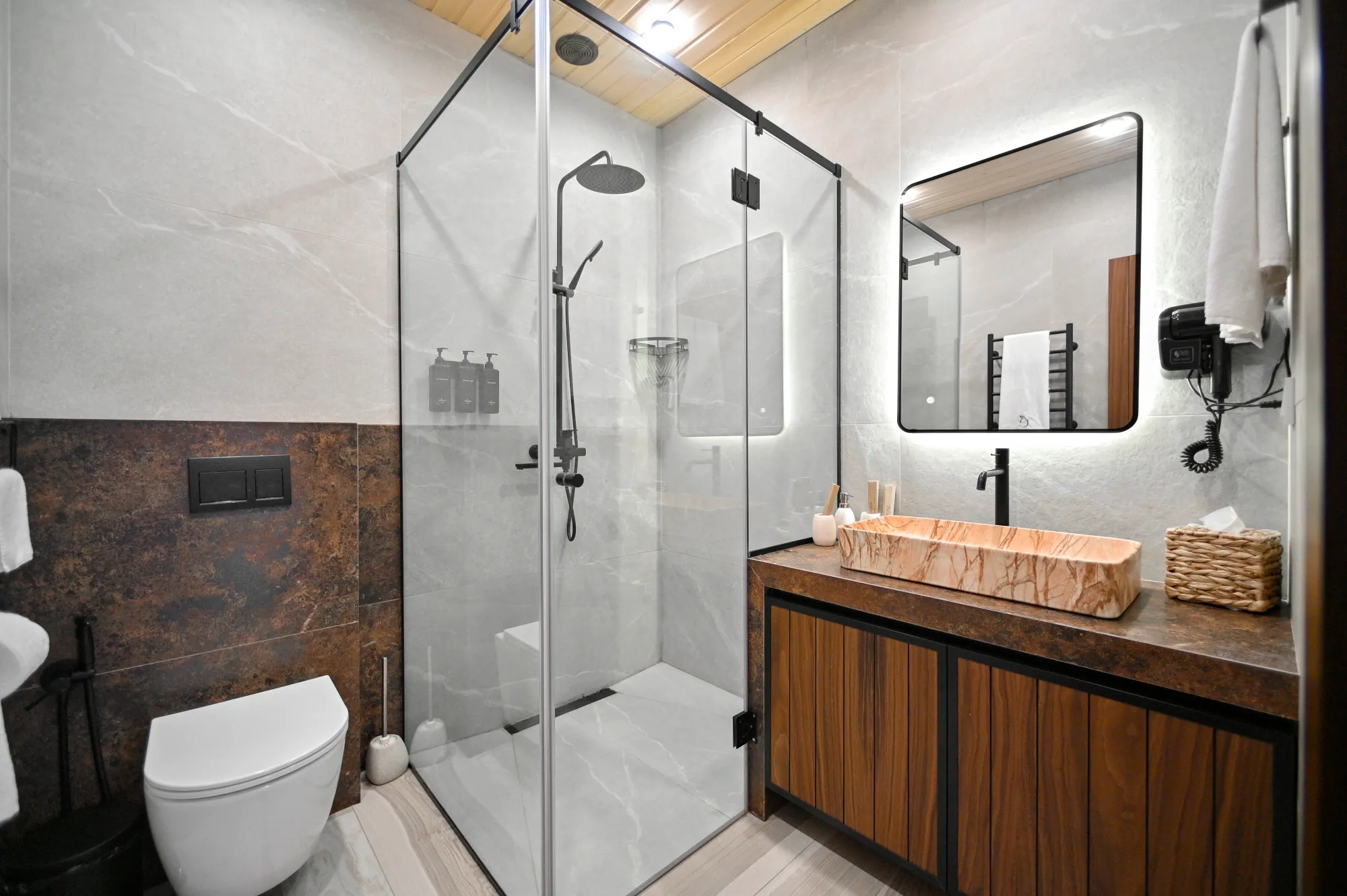 room 10 bathroom 1